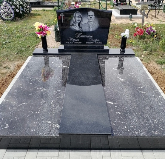 Памятник двойной 102